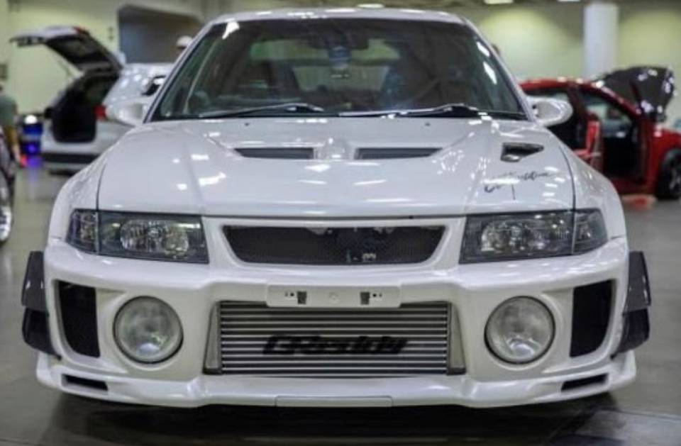 KR Auto Body Repair Restoration LLC Offers Auto Body Repair Services in